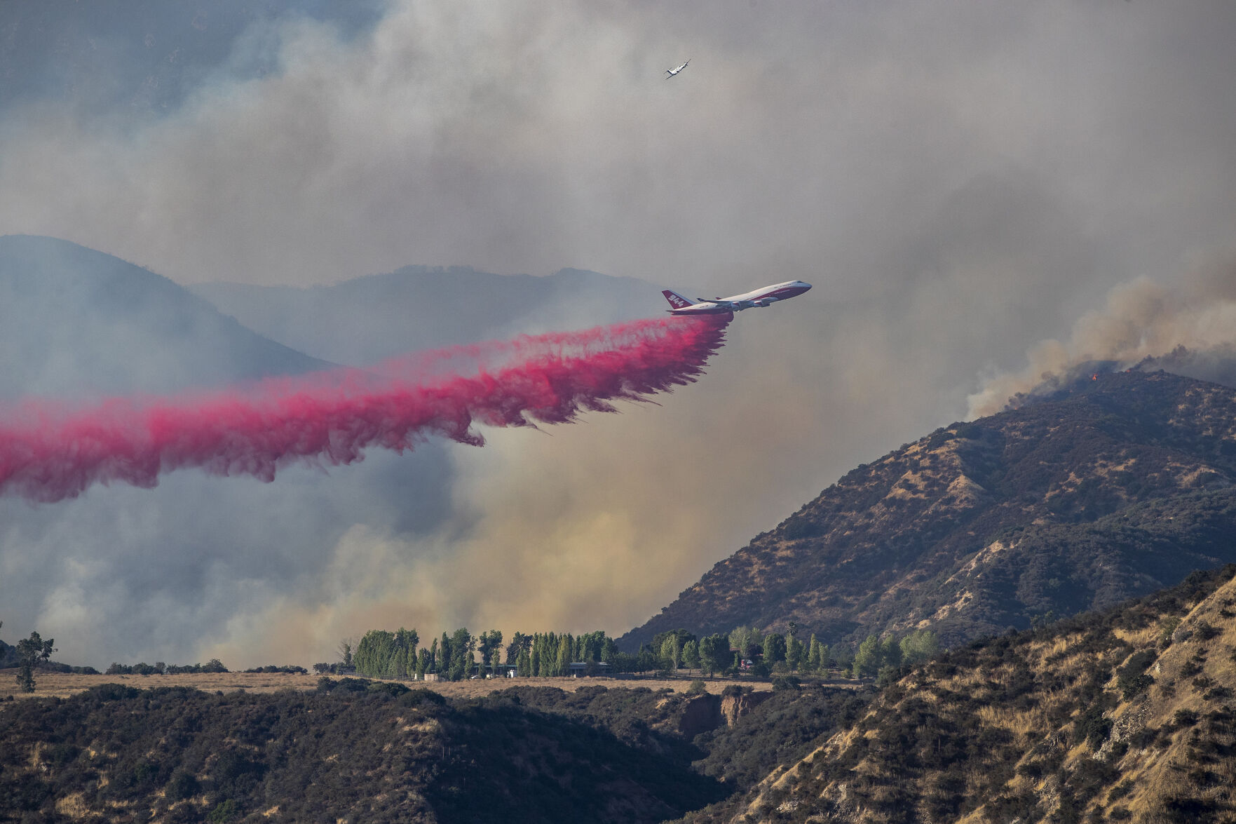 Apple fire in Riverside County grows to more than 4,100 acres, prompting evacuation of hundreds of homes